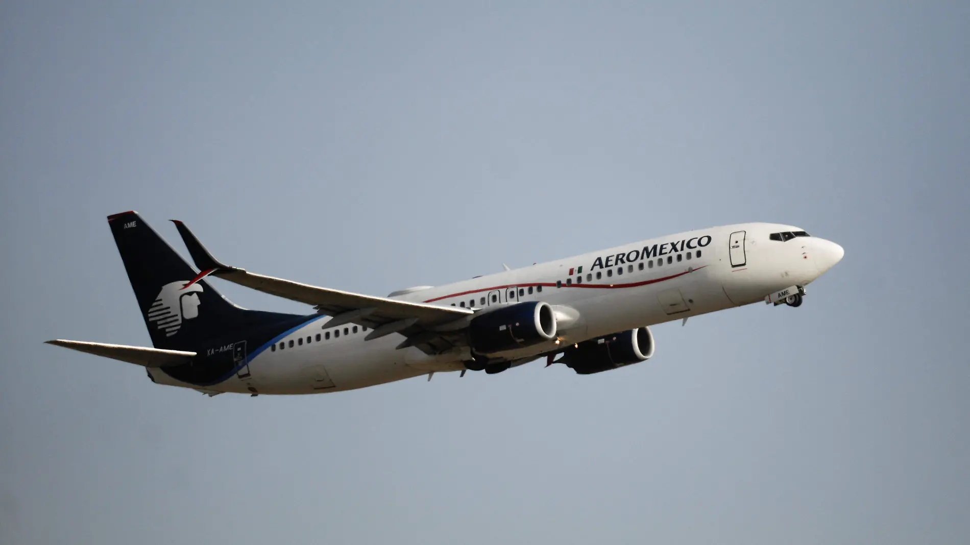 Acciones de Aeroméxico se desploman en la Bolsa Mexicana de Valores